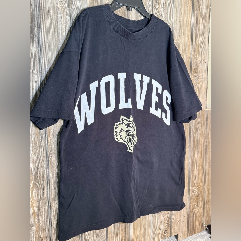 Black Wolves Graphic T-Shirt darc sports